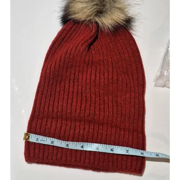 NWT Abercrombie & Fitch Fur Pom Beanie OS Red Ribbed Knit Outdoor Winter Nature - Picture 6 of 9